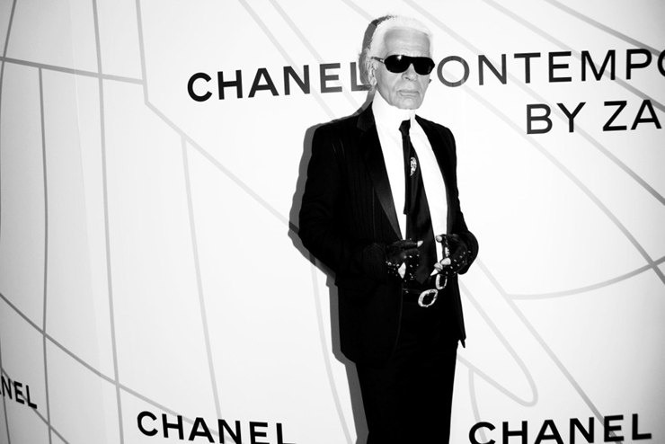 « Pour cette fin d'année, le grand couturier de la maison Chanel, Karl Lagerfeld présente un film sur un moment de la vie de Coco Chanel. »